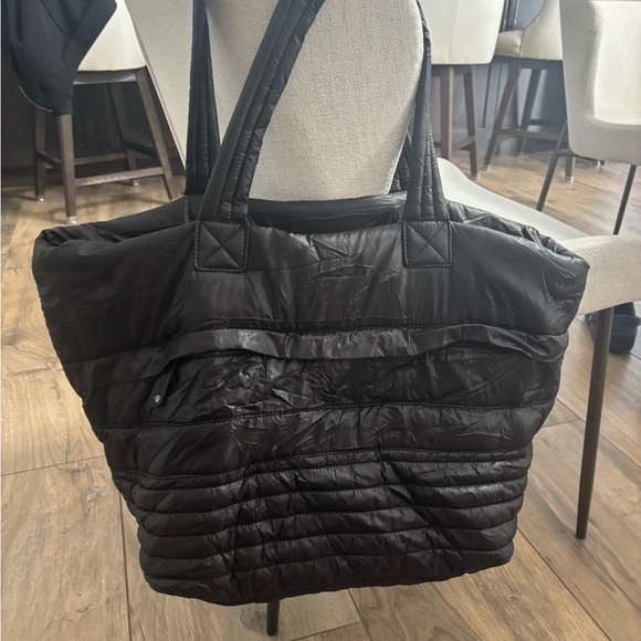Black puffer tote bag with plenty of zippers sr2 - Picture 2 of 12